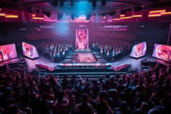 英雄联盟全球总决赛爆冷：LPL赛区TES不敌越南战队GAM，小组赛首日惨败引热议